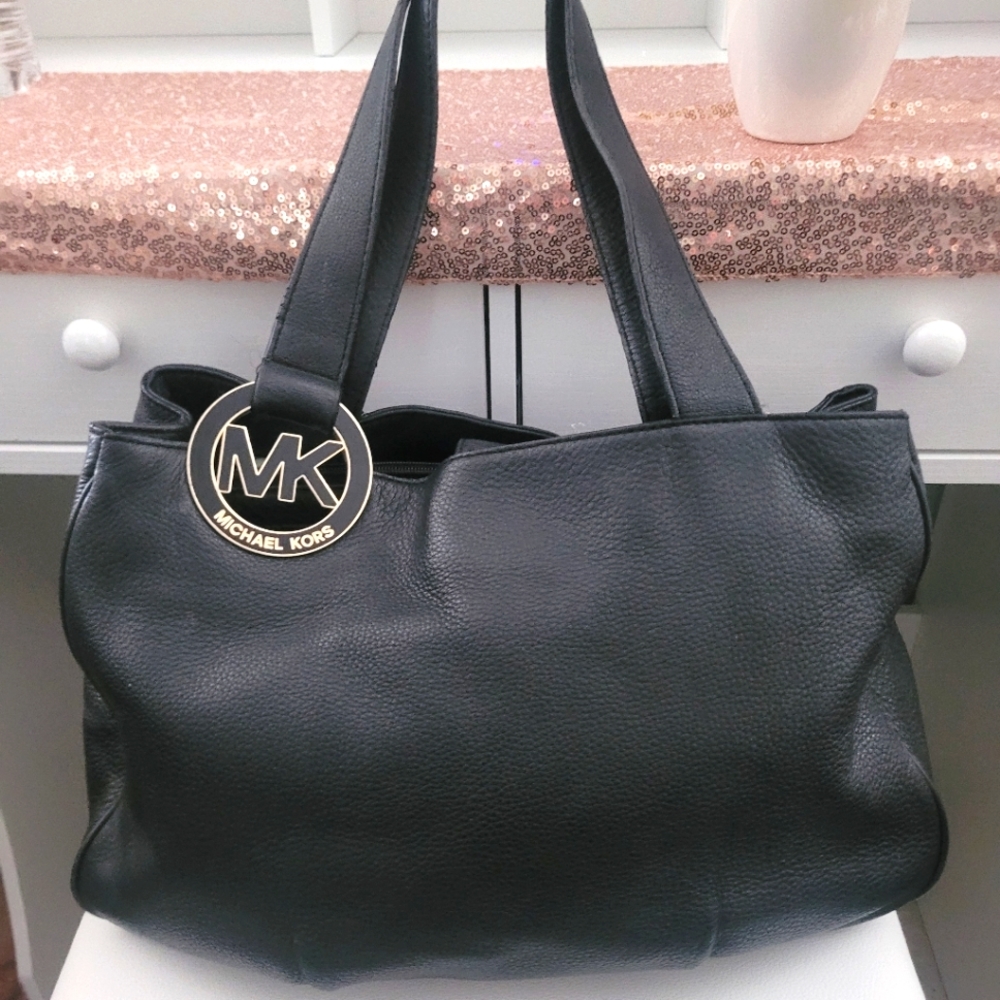 Very Nice Black Leather Michael Kors Hobo Bag